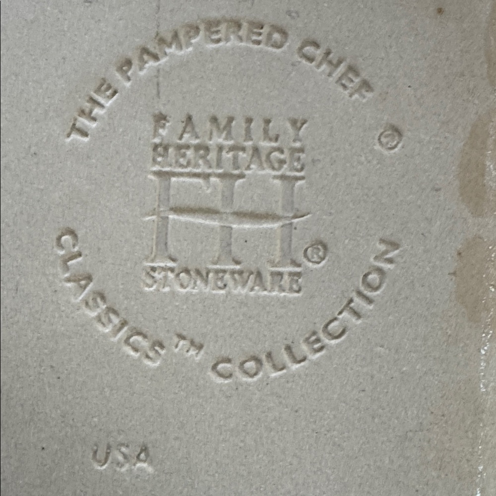 Pampered Chef Stoneware Large Roaster 1435.
 - Picture 7 of 7